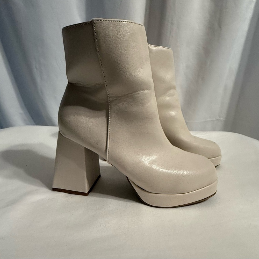 Mari A. Cream Heeled Booties - Size 8.5